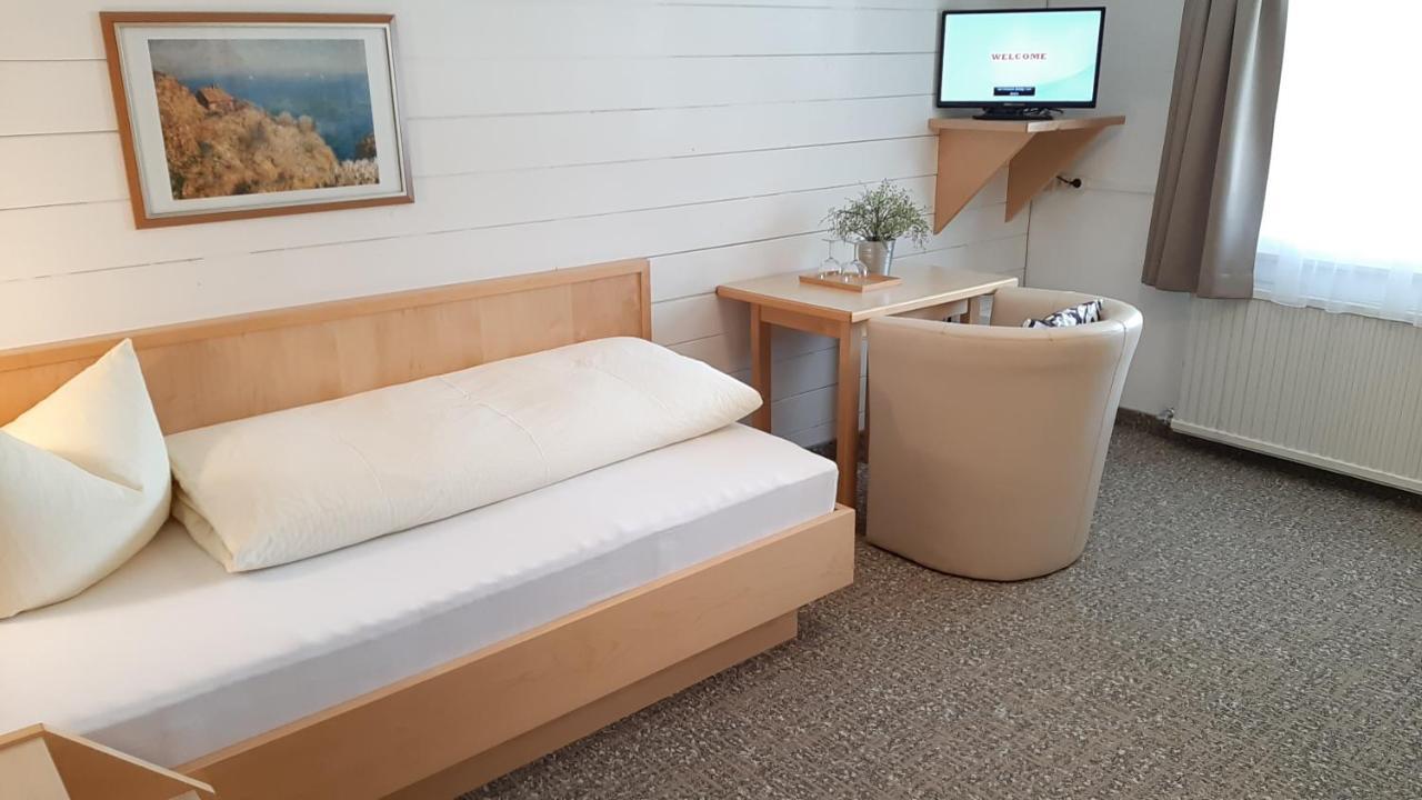 Hotel Garni Bergland นอยชติฟ อิม ชตูไปทัล ภายนอก รูปภาพ
