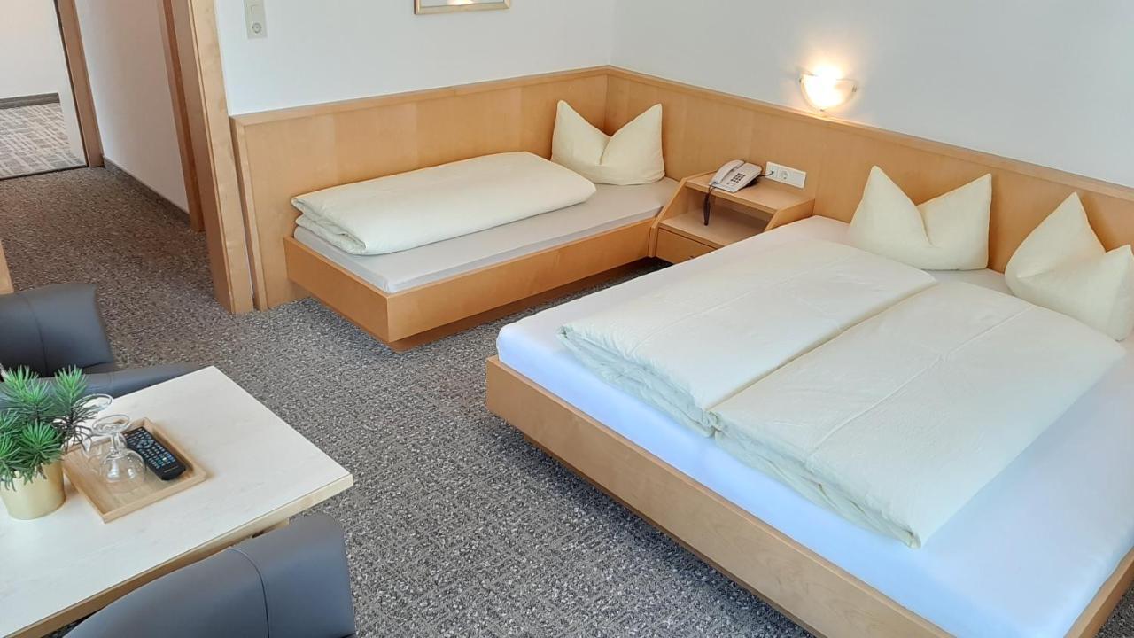 Hotel Garni Bergland นอยชติฟ อิม ชตูไปทัล ภายนอก รูปภาพ